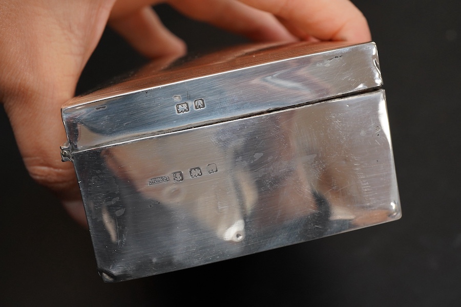 A George V part engine turned silver mounted rectangular cigarette box, with engraved inscription, J.B. Chatterley & Sons, Birmingham, 1925, 16.5cm.